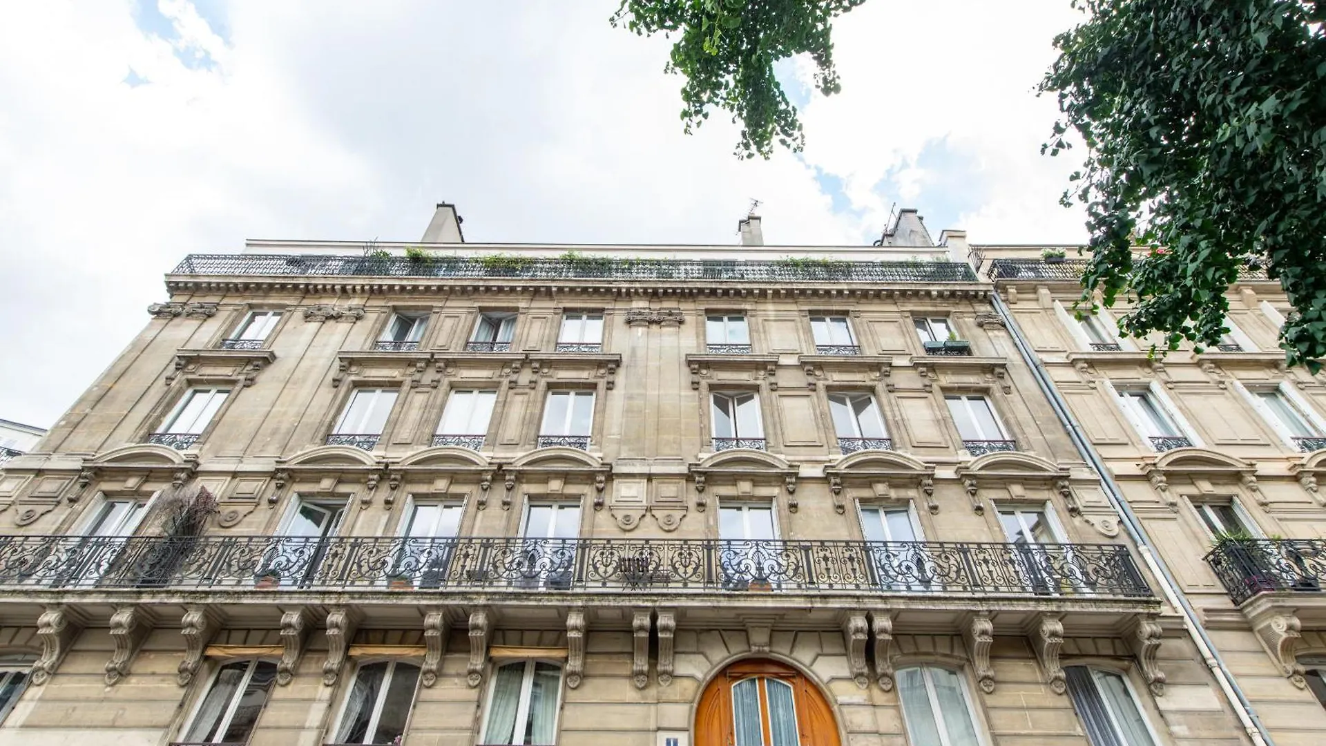 Geranimus Parisian Charm Apartment  Paris
