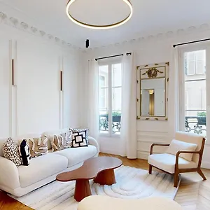 358 Madeleine - Superbe A Paris