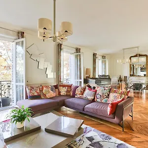 140m2 Proche Des Champs Elysees Paris